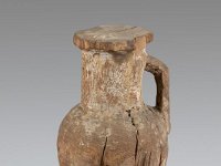 Aeg H 12  Aeg H 12, Neues Reich, Einhenklige Amphora, Sykomorenholz, Dm 13,5 cm : Bestandskatalog Ägypten, Museumsfoto: Claus Cordes